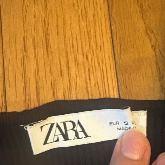 Zara Black Asymmetrical Off-Shoulder Top - Picture 4 of 8